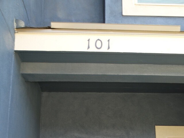 Building Photo - 7010 Lakeview Dr.