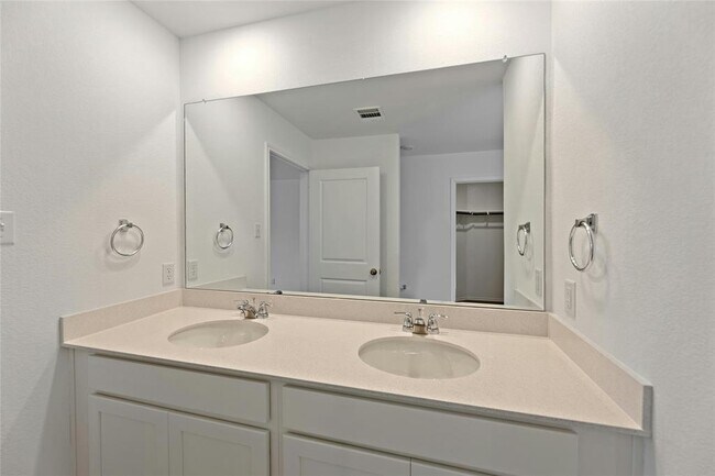 Building Photo - 443 Sebring Cir