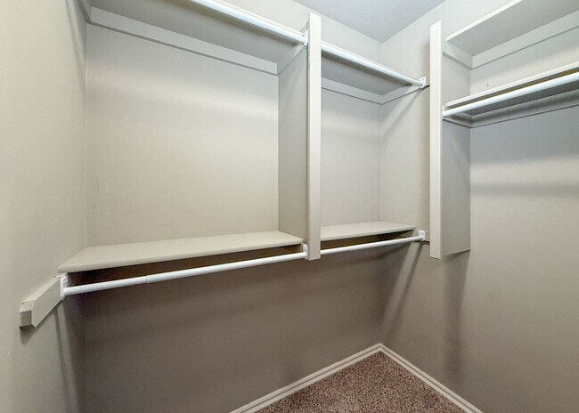 Building Photo - 5 Bedrooms | 3 Bathrooms | 2 Car Garage | Moore Schools