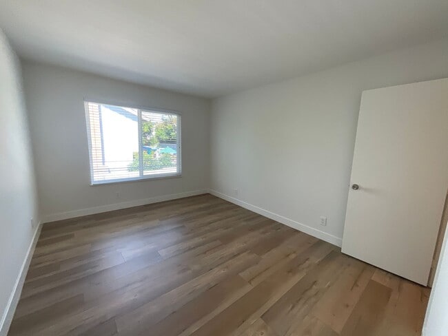 Building Photo - 4 Bedroom 3 Bath 2 Story Home With Family ...