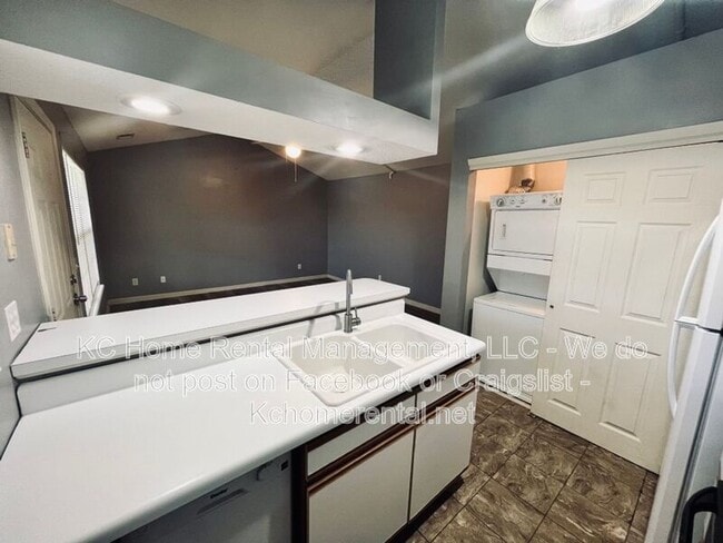 Building Photo - 6836 N Olive St