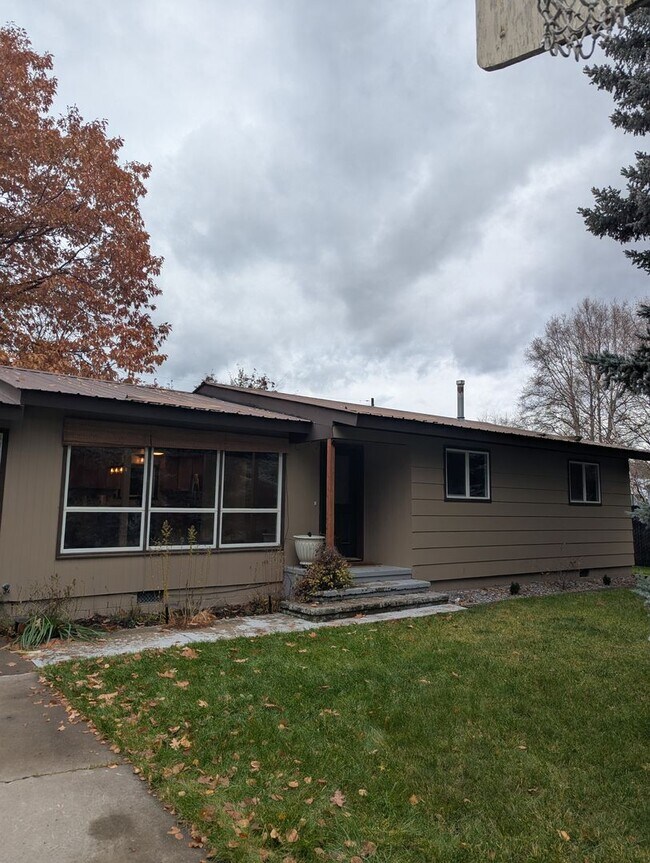 Building Photo - 1460 Marjorie St