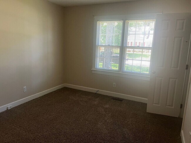 Building Photo - 3 Bedroom House-Nash Co