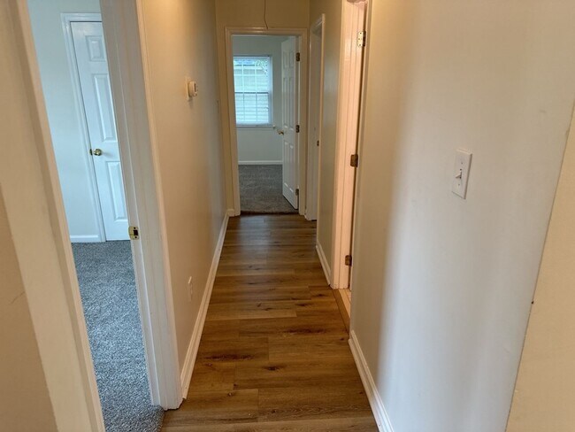 Building Photo - 112 Teal Lake Dr