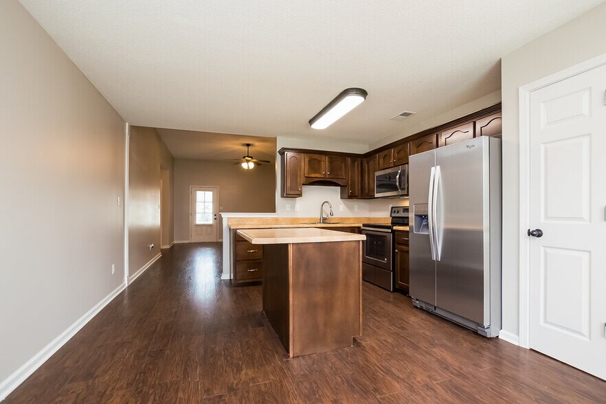 Building Photo - 4313 Genevieve Dr