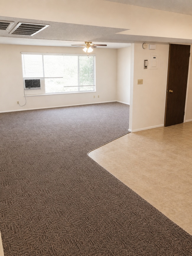Building Photo - 745 1350 S