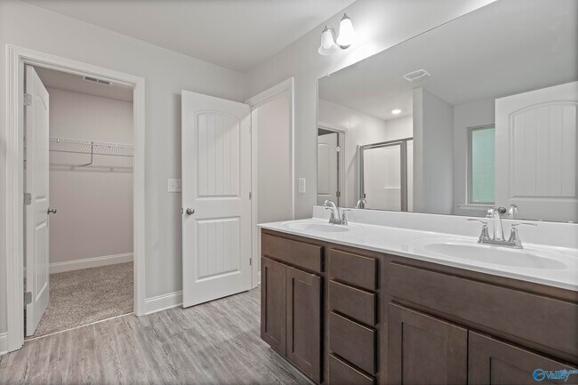 Building Photo - 7206 Dorchester Dr SE