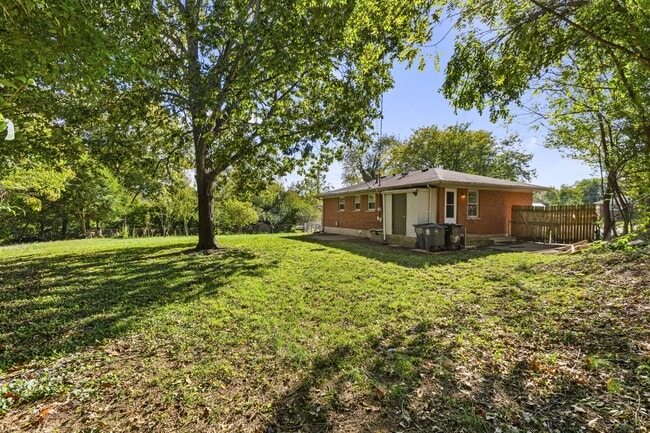 Building Photo - 2461 Mirahill Dr