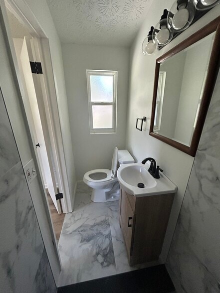 Building Photo - 2856 Tulip Cir E