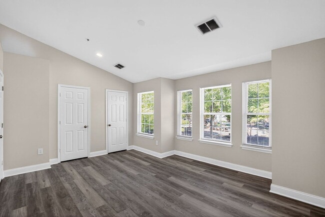 Building Photo - 2736 Albermarle Pl