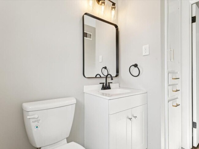 Building Photo - 411 W 46th St