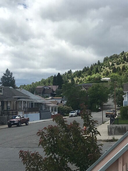 Building Photo - 963 Lewisohn St