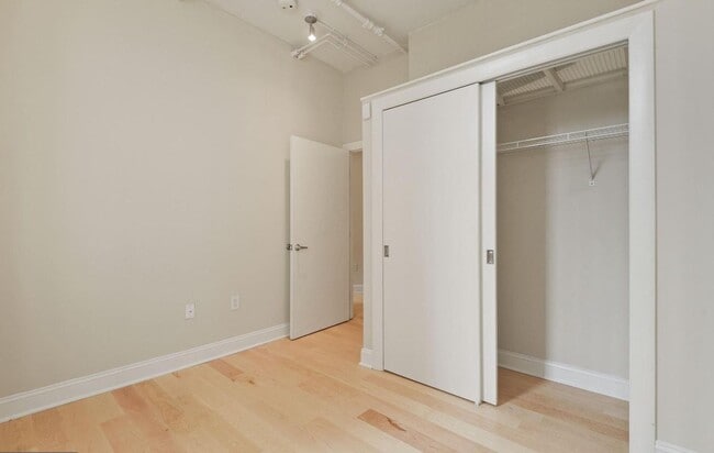 Building Photo - Incredible Luxury 2BR/2BA Condo Includes G...