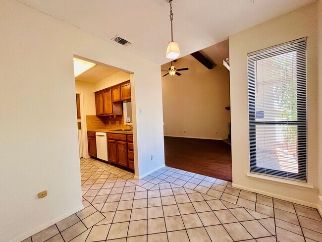 Building Photo - 3801 Manchaca Rd #1 78704 | 1 bed 1 bath $1495