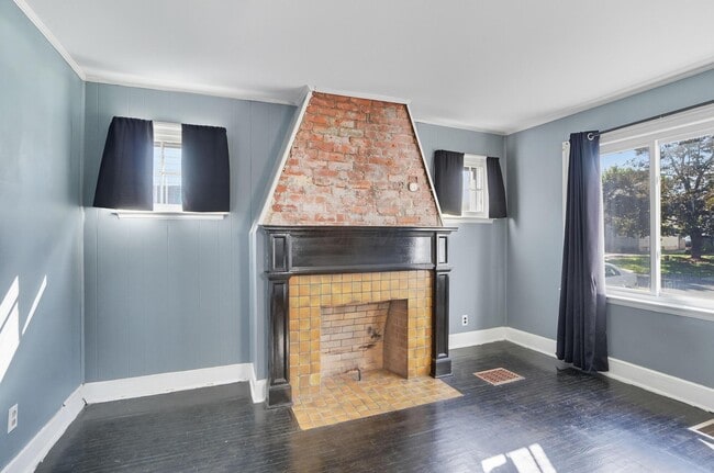 Building Photo - 610 Salisbury Rd