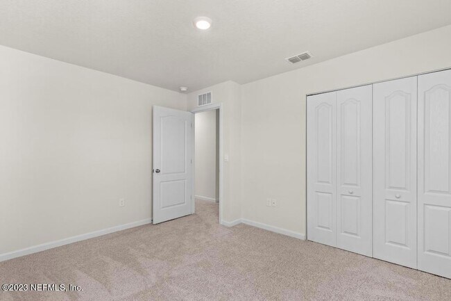 Building Photo - 46 Oarsman Xing Dr