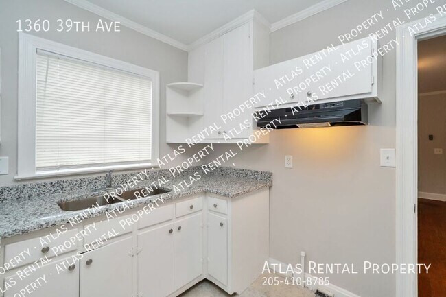 Building Photo - 1360 39th Ave E