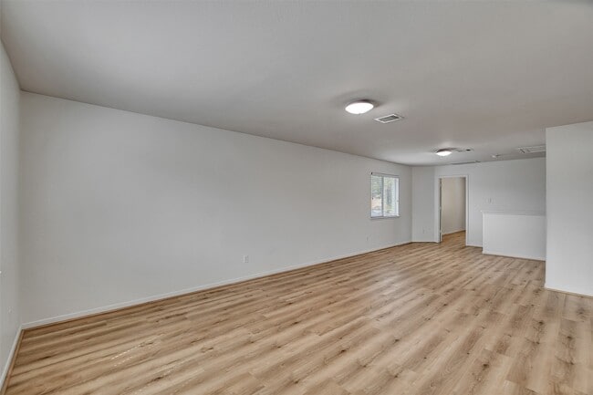 Building Photo - 4423 Garden Ridge Ct