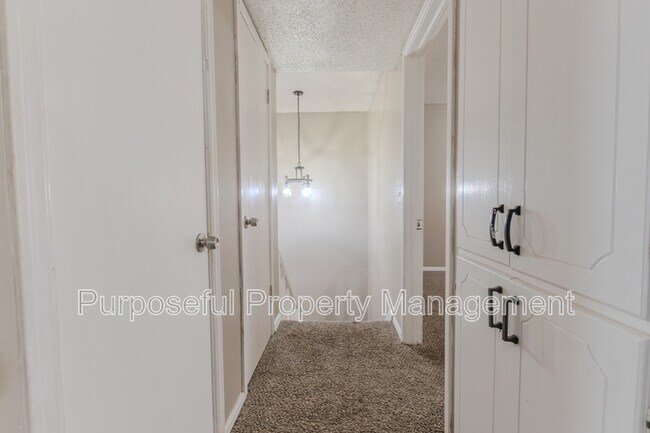 Building Photo - 6814 Lancer Ln