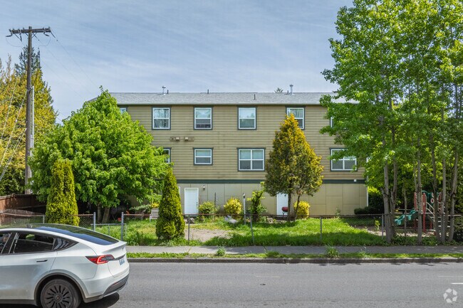 Building Photo - Ambaum Townhomes