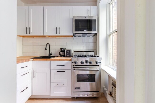 Building Photo - 209 1st Ave