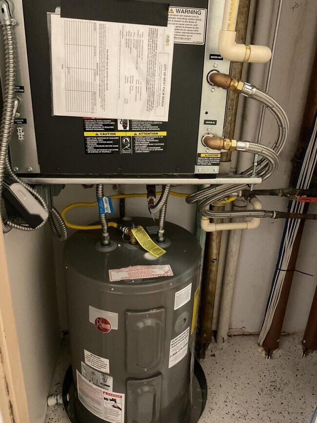 Building Photo - 2425 Presidential Way