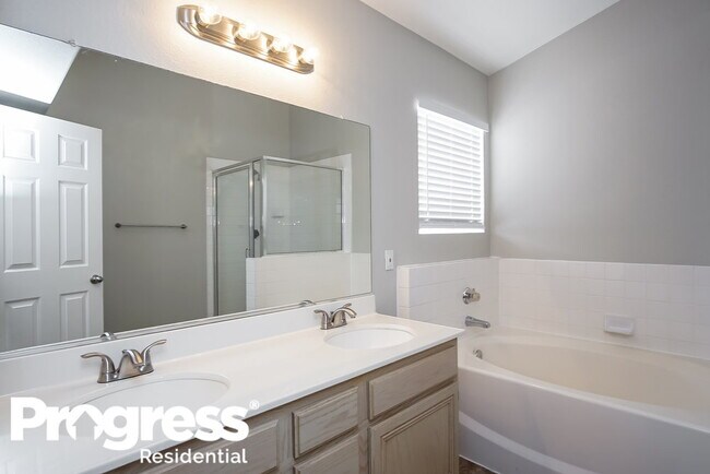 Building Photo - 537 Bay Bridge Dr