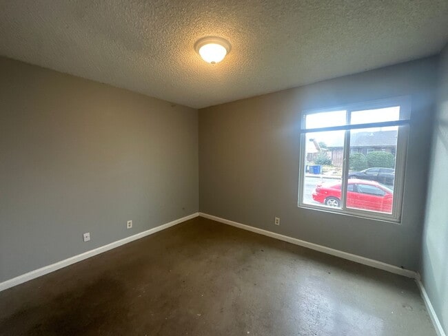 Building Photo - 1331 Frankfort Ct