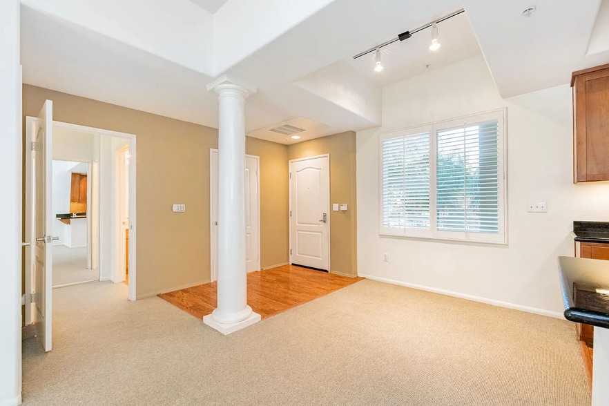 Building Photo - 4060 Glencoe Ave