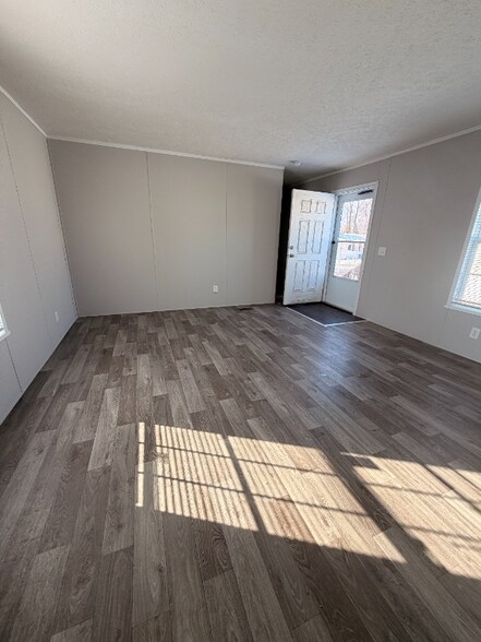 Building Photo - 358 Parker Lake Dr