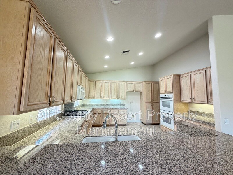 Building Photo - 80230 Green Hills Dr