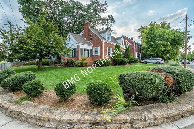 Building Photo - 2300 N Buchanan St