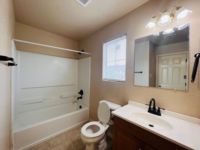 Building Photo - 5105 Flipper Dr