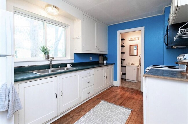 Building Photo - 226 Joyce St