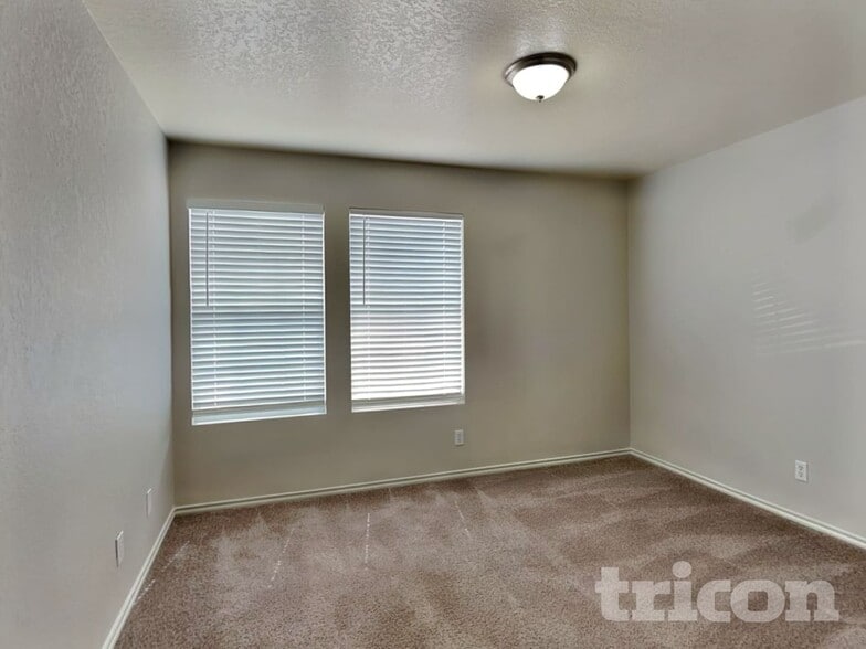 Building Photo - 9939 Amber Breeze