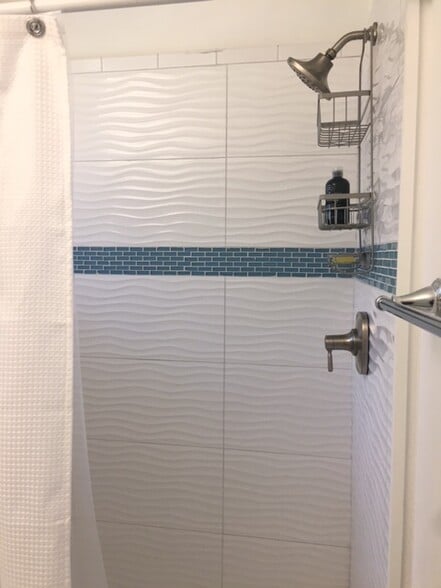 Newer Shower stall - 649 Royal Palm Blvd