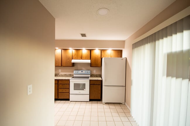 View of Kitchen showing breakfast area - 115 Beechnut St