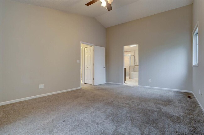 Building Photo - 10701 Hobbit Ln