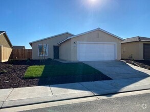 Building Photo - Modern 3-Bedroom, 2-Bath Home with Spaciou...