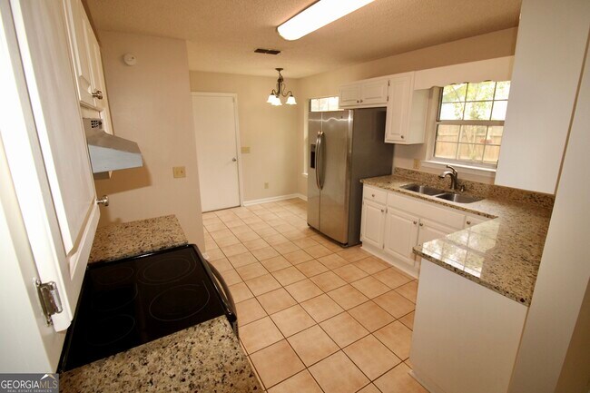 Building Photo - 108 Baytree Ct