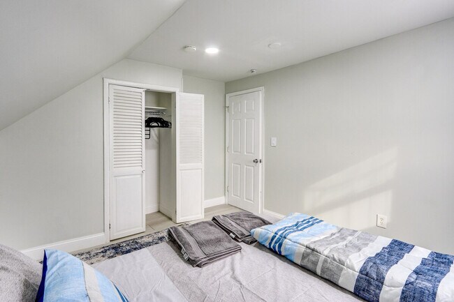 Building Photo - 301 Lembeck Ave