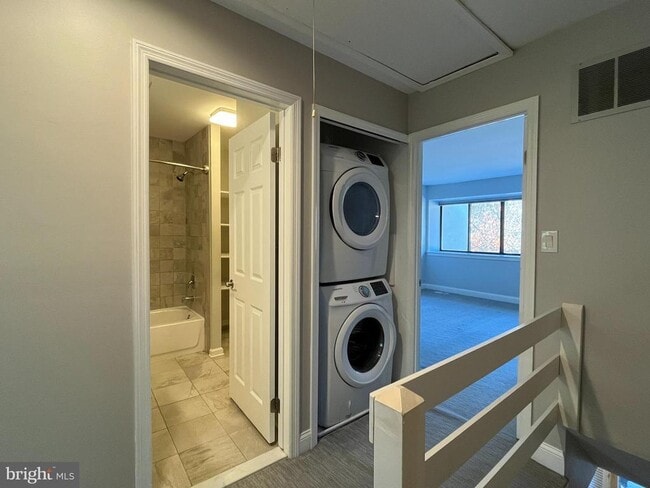 Building Photo - 42 Landmark Dr