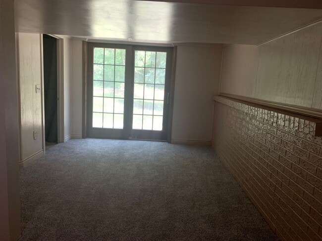Building Photo - 4 bedroom home in Lowell Schools!