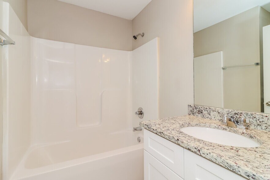 Building Photo - 767 Fieldcrest Dr