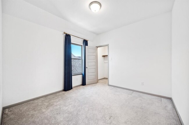 Building Photo - 2122 Mallow Ln