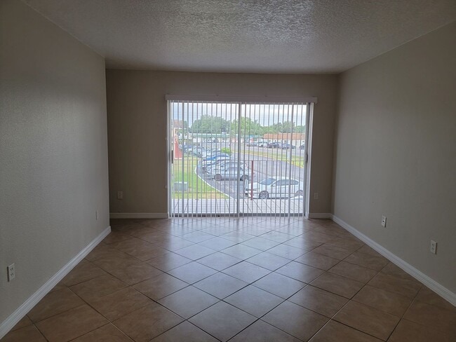 Building Photo - Condo 1 bedroom 1 bath