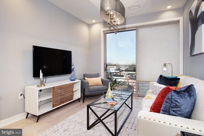 Building Photo - 1350 Maryland Ave NE