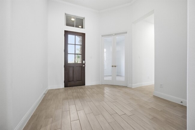 Building Photo - 208 Sequoia Dr