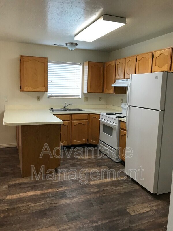 Building Photo - 952 S Freedom Blvd