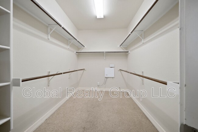 Building Photo - 431 Calm Springs